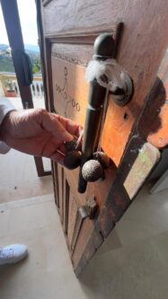 900 Jahre alte Tür aus einem Tempel